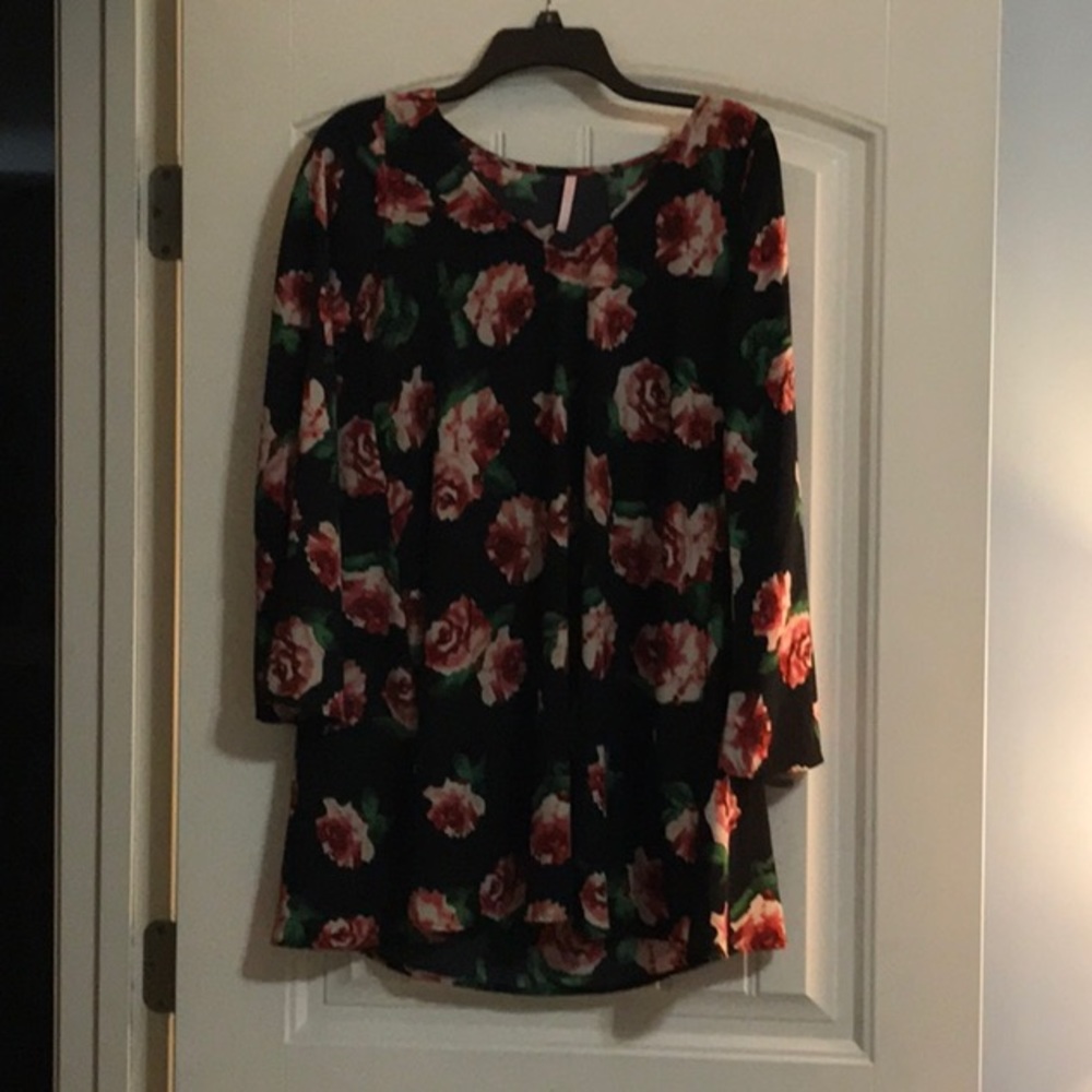 Long sleeve dress with roses